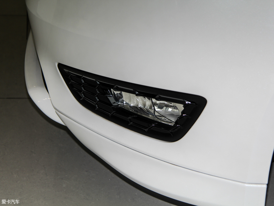 2015˹ Ɏ EcoBoost 180 Ԅ\