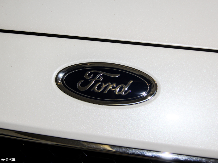 2015˹ Ɏ EcoBoost 180 Ԅ\