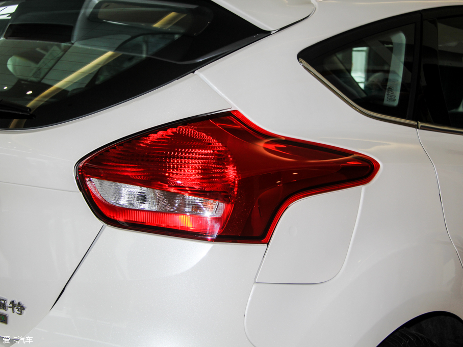 2015˹ Ɏ EcoBoost 180 Ԅ\