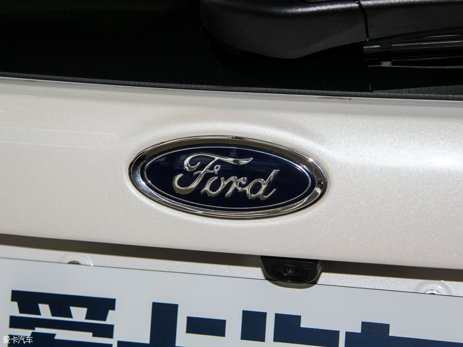 2015˹ Ɏ EcoBoost 180 Ԅ\