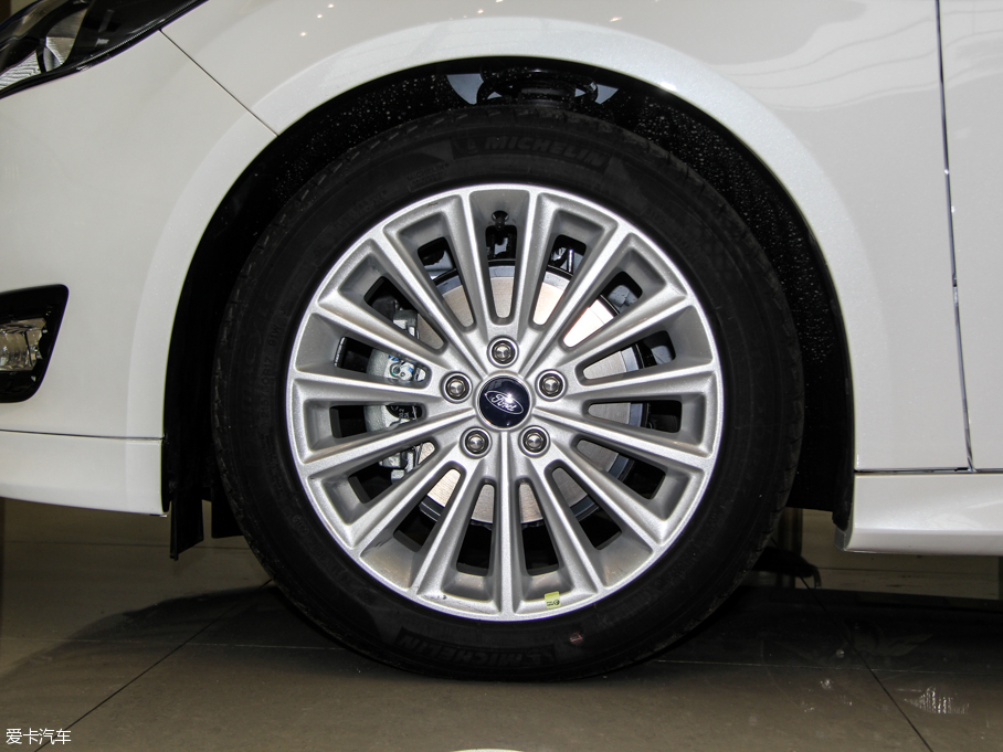 2015˹ Ɏ EcoBoost 180 Ԅ\