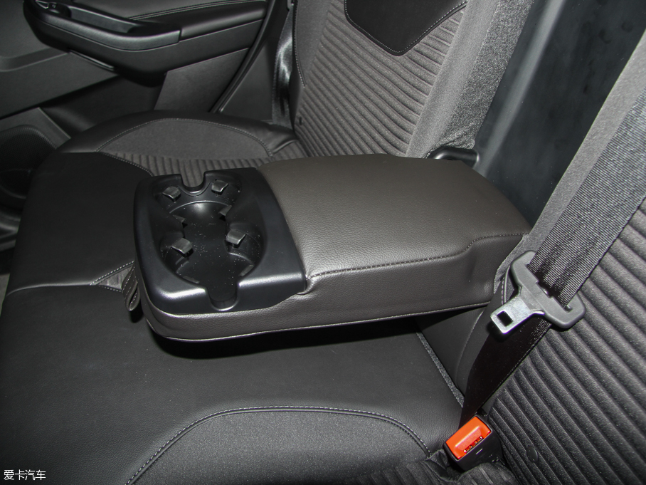 2015˹ Ɏ EcoBoost 180 Ԅ\