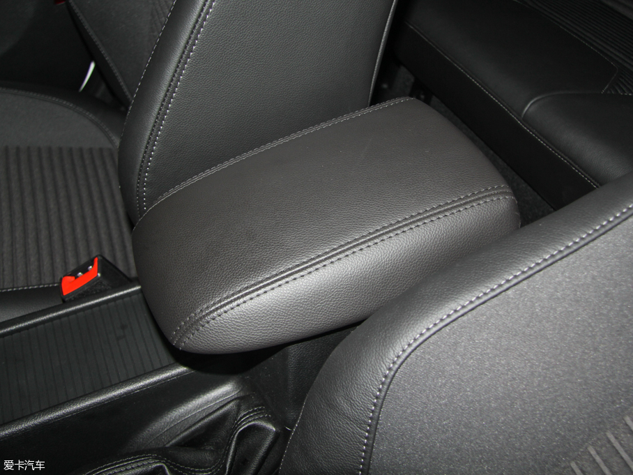 2015˹ Ɏ EcoBoost 180 Ԅ\