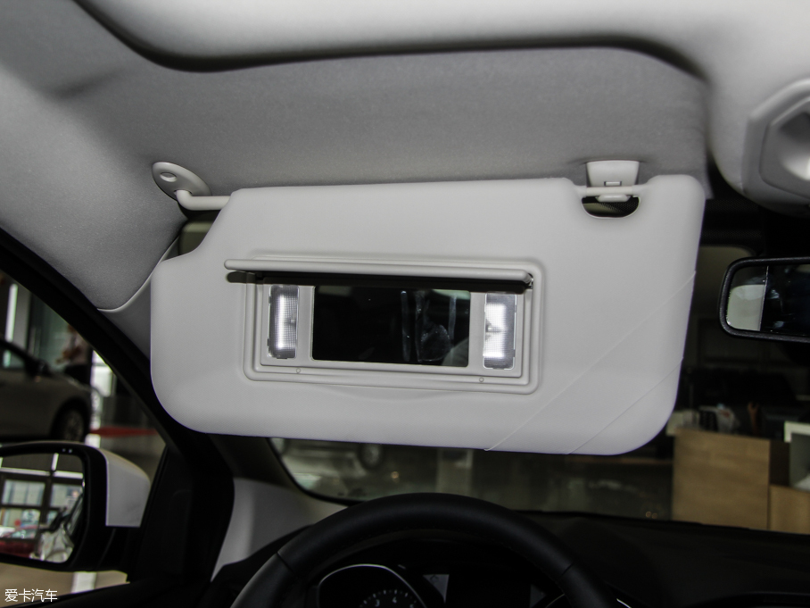 2015˹ Ɏ EcoBoost 180 Ԅ\