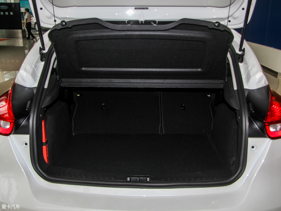 2015˹ Ɏ EcoBoost 180 Ԅ\