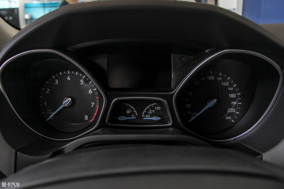 2015˹ Ɏ EcoBoost 180 Ԅ\