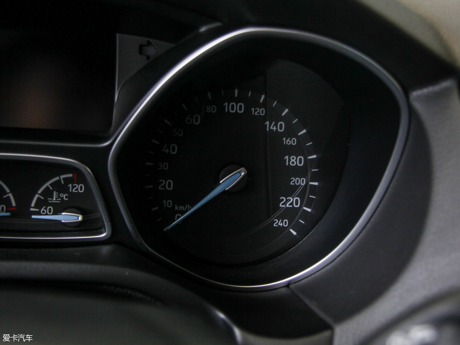 2015˹ Ɏ EcoBoost 180 Ԅ\