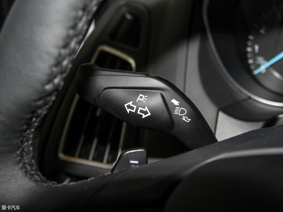 2015˹ Ɏ EcoBoost 180 Ԅ\