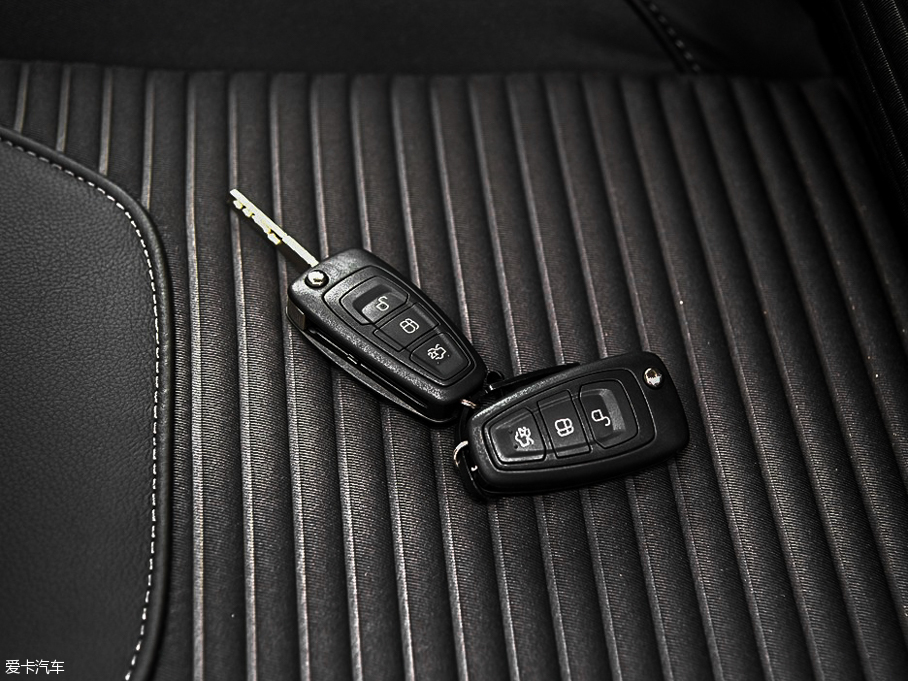 2015˹ Ɏ EcoBoost 180 Ԅ\