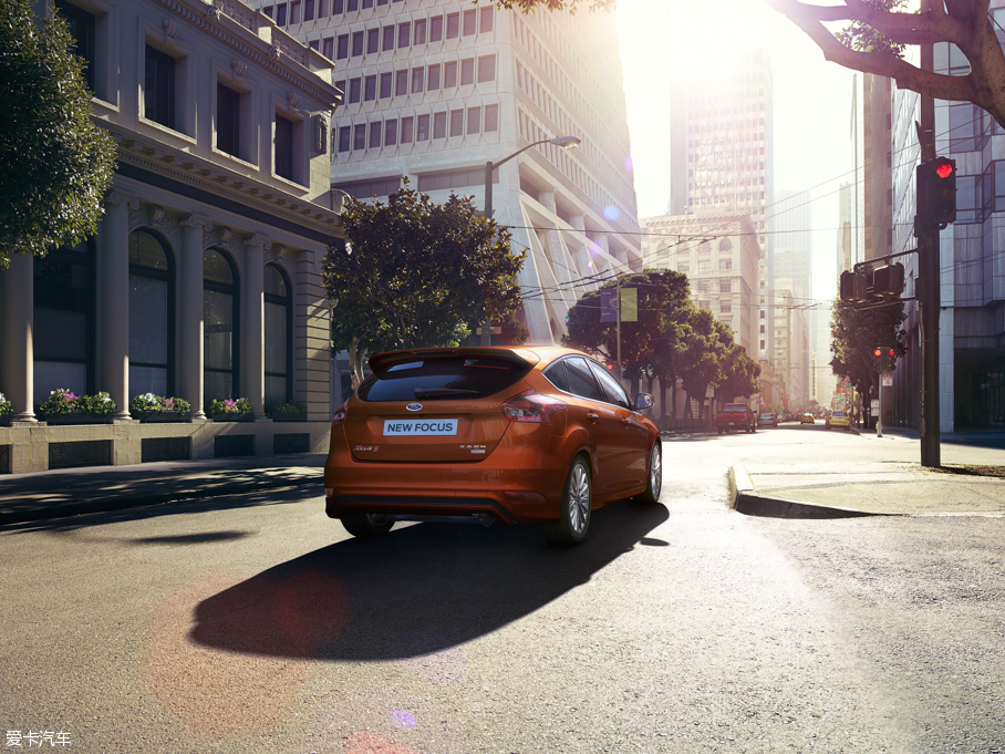 2015˹ Ɏ EcoBoost 180 Ԅ\