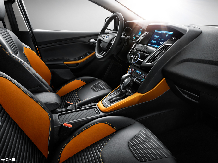 2015˹ Ɏ EcoBoost 180 Ԅ\