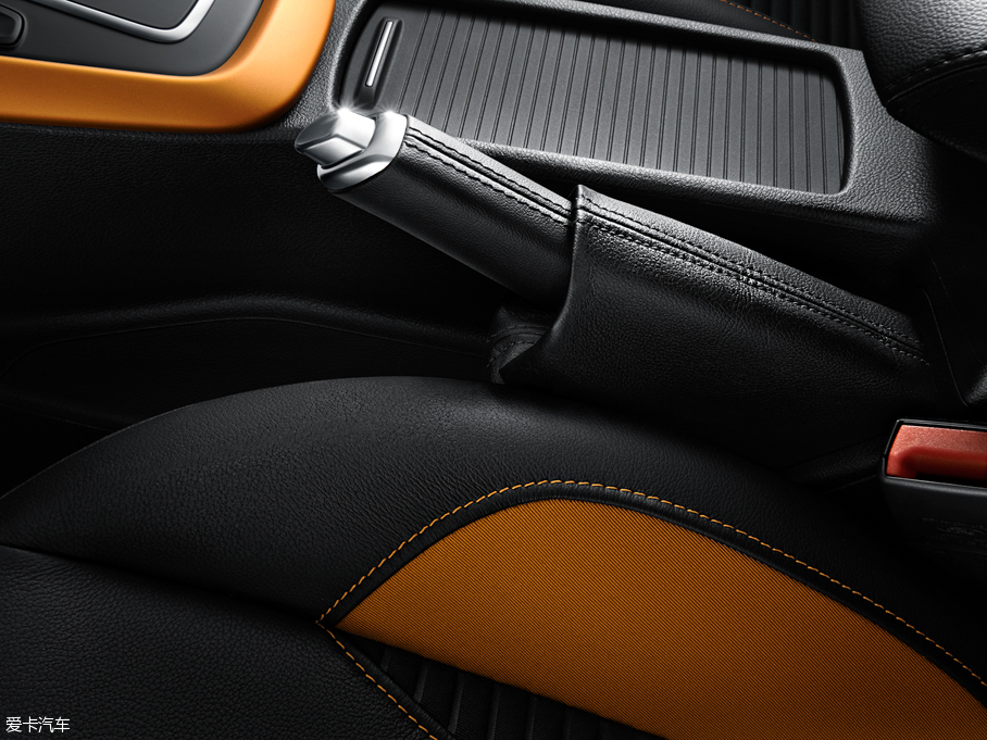 2015˹ Ɏ EcoBoost 180 Ԅ\