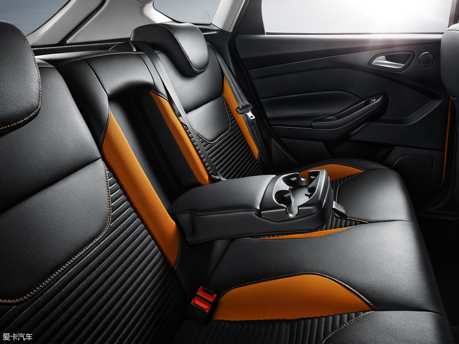 2015˹ Ɏ EcoBoost 180 Ԅ\