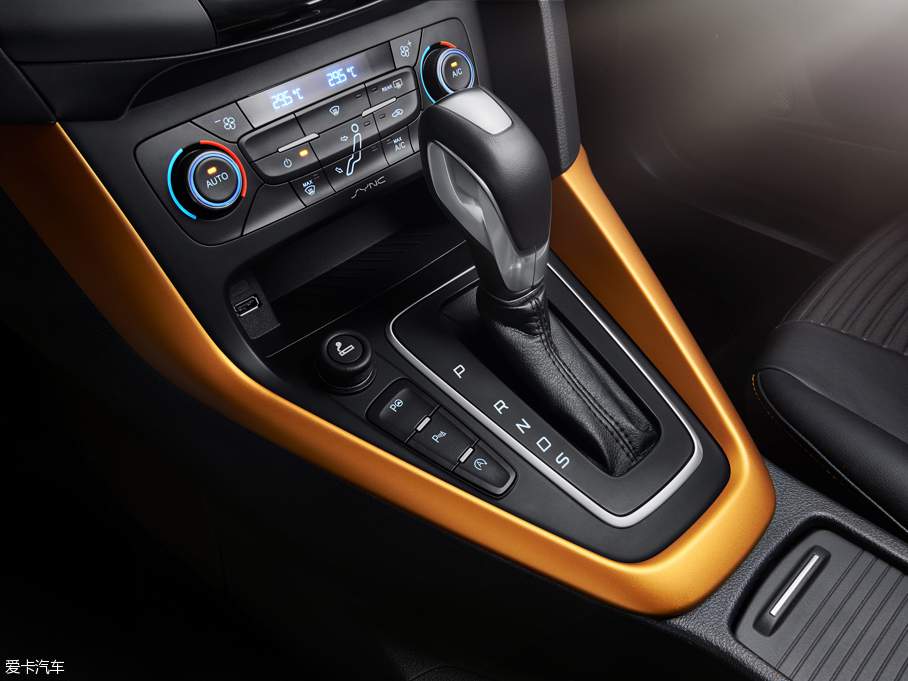 2015˹ Ɏ EcoBoost 180 Ԅ\