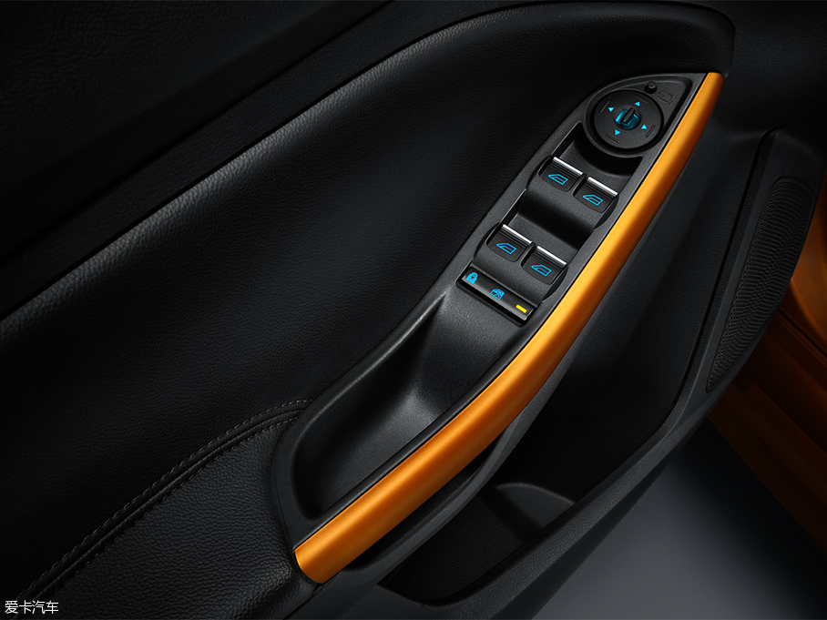 2015˹ Ɏ EcoBoost 180 Ԅ\