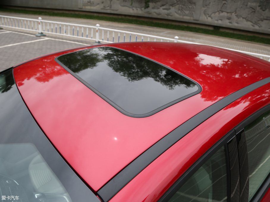 2015˹ Ɏ EcoBoost 125 ԄӳL