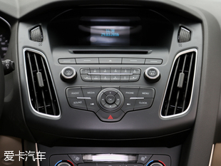 長(zhǎng)安福特2015款新福克斯兩廂