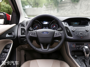 長(zhǎng)安福特2015款新福克斯兩廂
