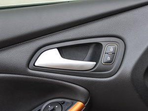 2015Ɏ EcoBoost 180 Ԅ\ g