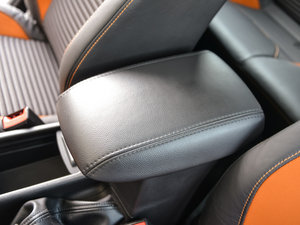 2015Ɏ EcoBoost 180 Ԅ\ g