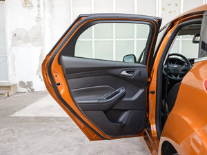 2015Ɏ EcoBoost 180 Ԅ\ g