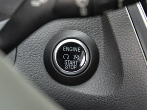 2015Ɏ EcoBoost 180 Ԅ\ п؅^