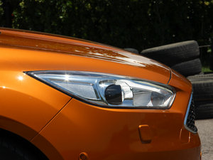 2015Ɏ EcoBoost 180 Ԅ\ ^