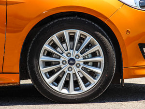 2015Ɏ EcoBoost 180 Ԅ\ ݆Ȧ