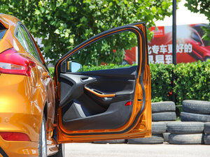 2015Ɏ EcoBoost 180 Ԅ\ g