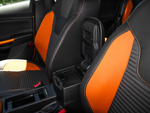 2015Ɏ EcoBoost 180 Ԅ\ g