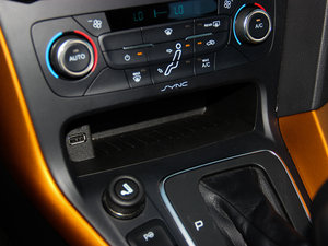 2015Ɏ EcoBoost 180 Ԅ\ g