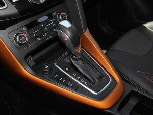 2015Ɏ EcoBoost 180 Ԅ\ QU