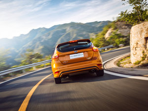 2015Ɏ EcoBoost 180 Ԅ\ w^