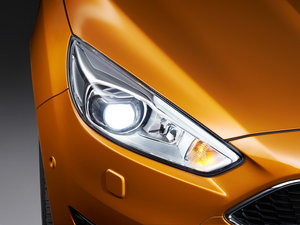 2015Ɏ EcoBoost 180 Ԅ\ ^