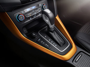 2015Ɏ EcoBoost 180 Ԅ\ п؅^