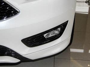 2015Ɏ EcoBoost 180 Ԅ(dng)\(yn)(dng) ǰF