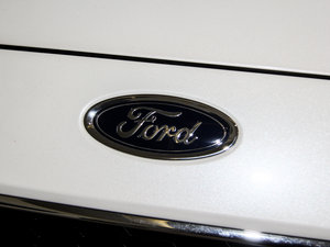 2015Ɏ EcoBoost 180 Ԅ\ ^