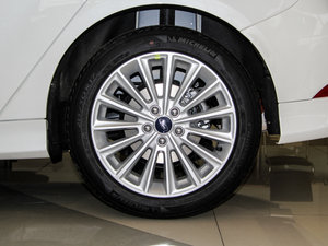 2015Ɏ EcoBoost 180 Ԅ\ ^