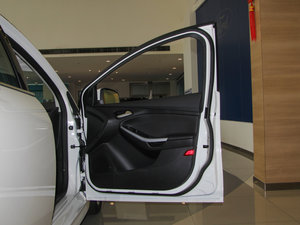 2015Ɏ EcoBoost 180 Ԅ\ g