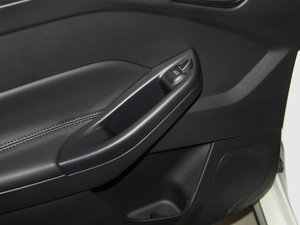 2015Ɏ EcoBoost 180 Ԅ\ g