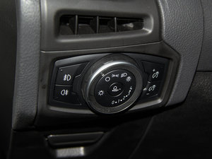 2015Ɏ EcoBoost 180 Ԅ(dng)\(yn)(dng) g