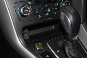 2015Ɏ EcoBoost 180 Ԅ\ g