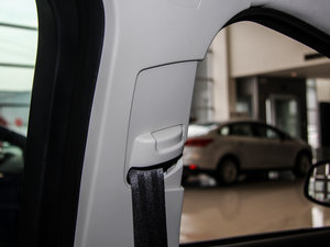 2015Ɏ EcoBoost 180 Ԅ\ g