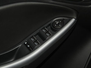 2015Ɏ EcoBoost 180 Ԅ\ {܇ƅ^	