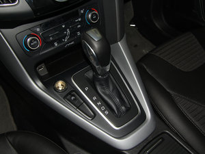 2015Ɏ EcoBoost 180 Ԅ\ QU