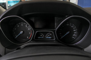 2015Ɏ EcoBoost 180 Ԅ\ x