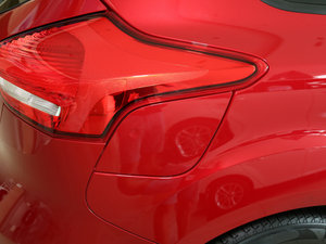 2015Ɏ EcoBoost 125 ԄӳL ^