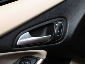 2015Ɏ EcoBoost 125 ԄӳL g