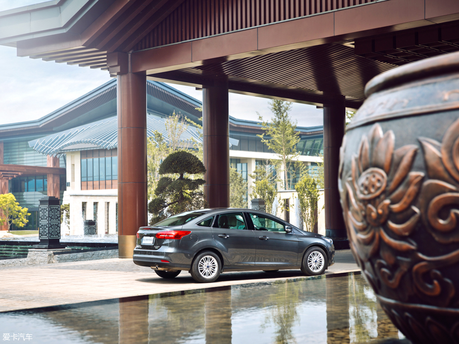 2015˹  EcoBoost 180 ԄŞ