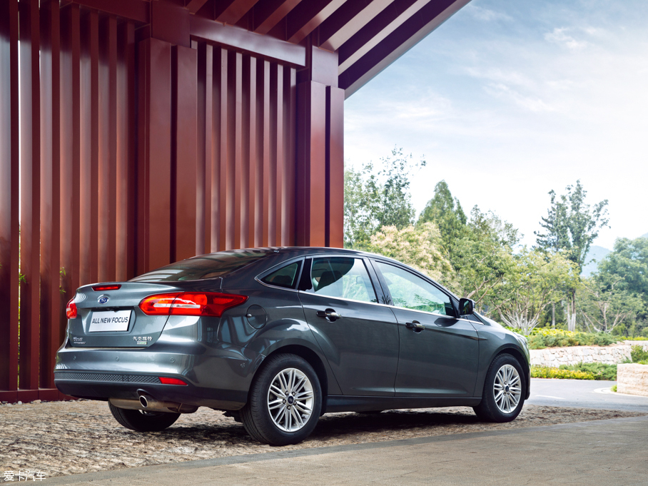 2015˹  EcoBoost 180 ԄŞ